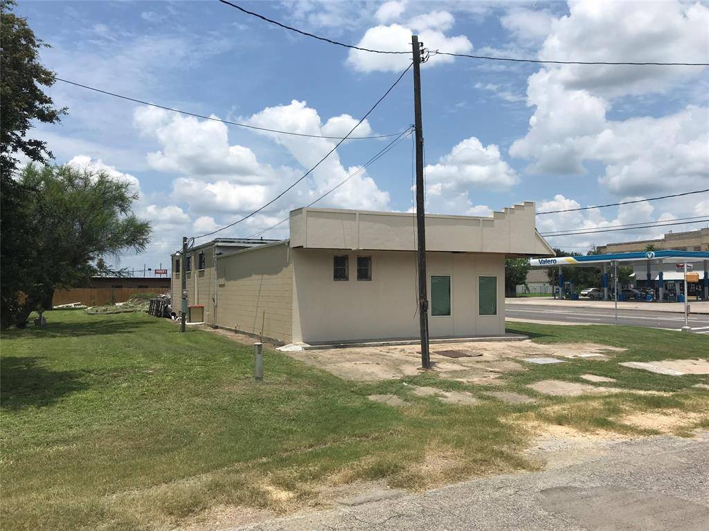 Refugio, TX 78377,808 S Alamo ST