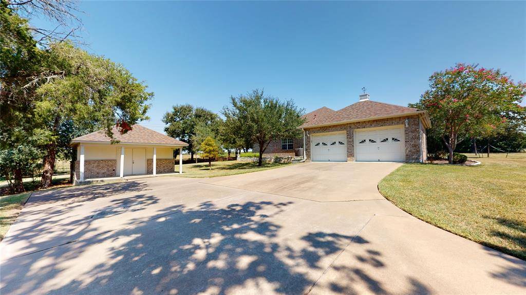 Giddings, TX 78942,991 Whispering Oaks DR