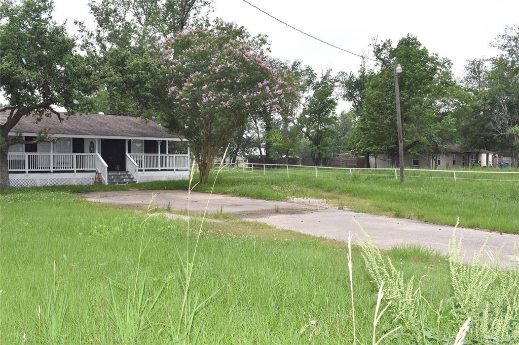 Hardin, TX 77575,568 County Road 2016