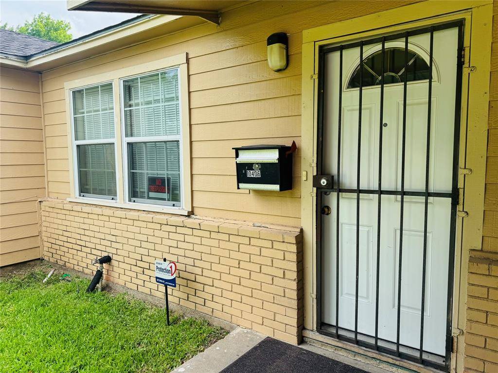 Houston, TX 77051,10406 Cathedral DR