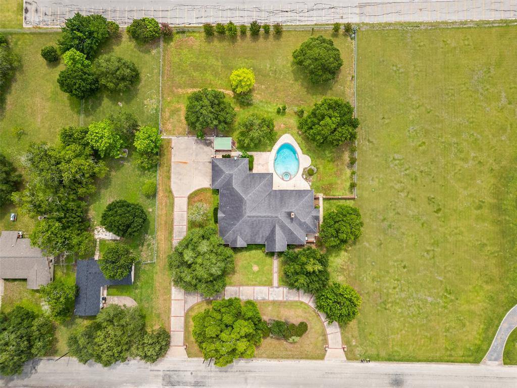 Flatonia, TX 78941,803 S Converse ST