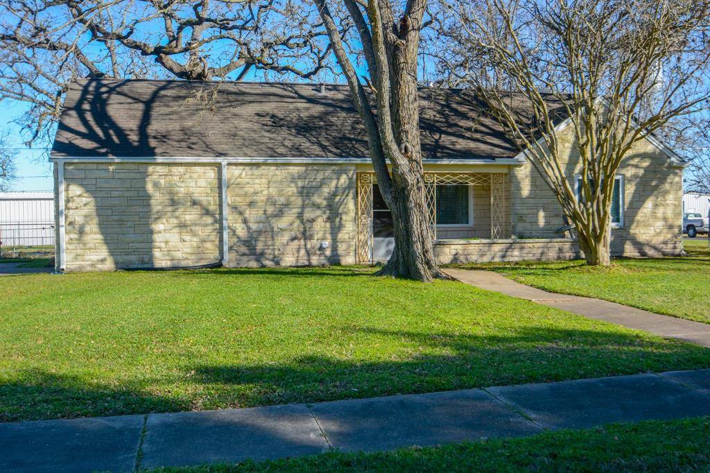 Hempstead, TX 77445,946 14th ST