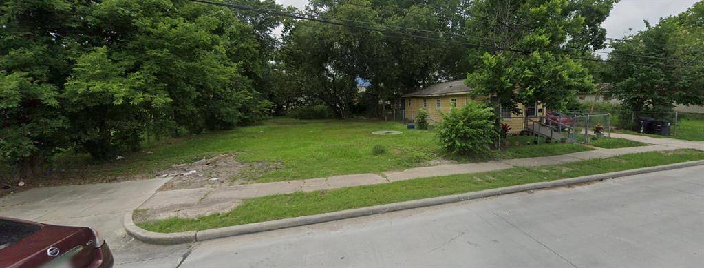 Houston, TX 77051,8816 Scott ST