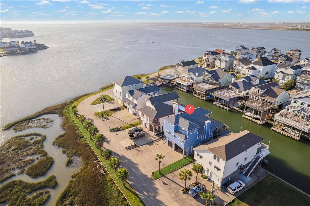 Tiki Island, TX 77554,422 Windward WAY