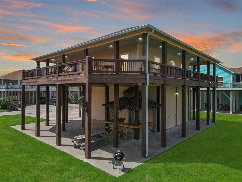 Crystal Beach, TX 77650,944 Raymond