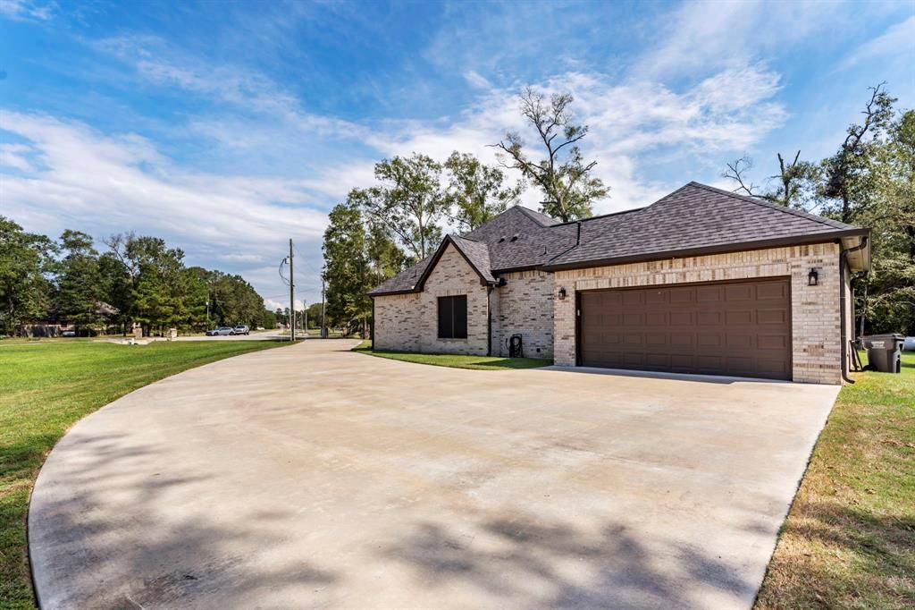 Huffman, TX 77336,27702 Live Oak View CT