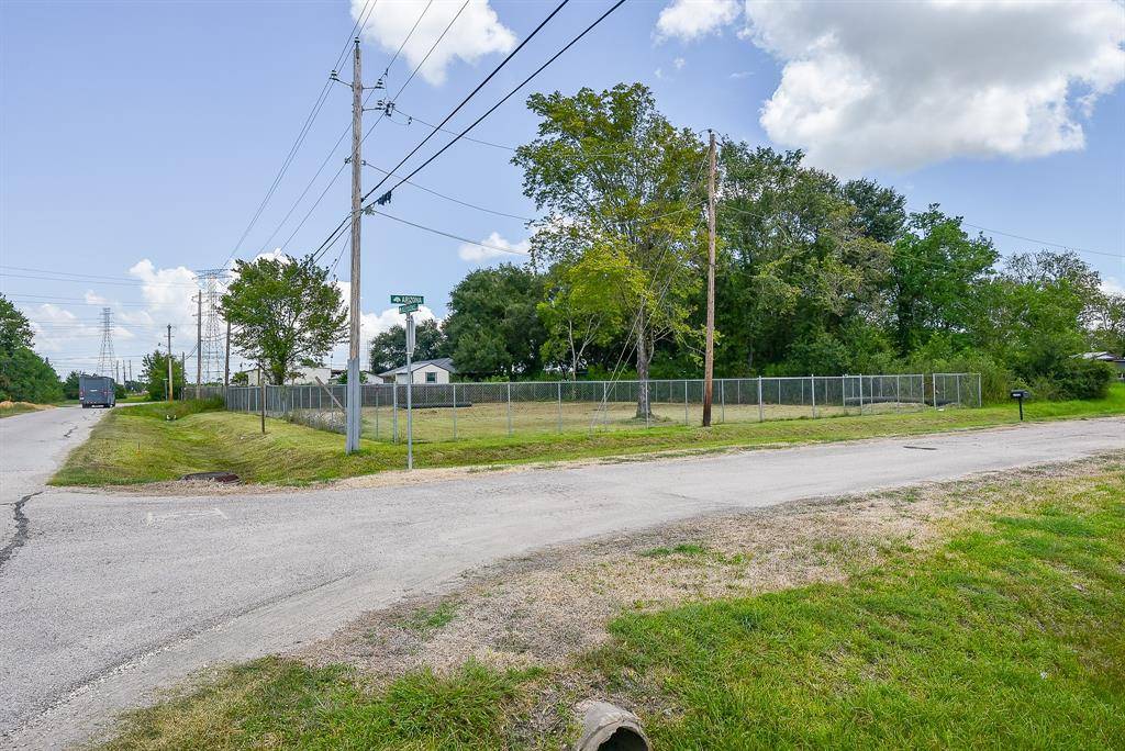 League City, TX 77573,1902 Arizona AVE