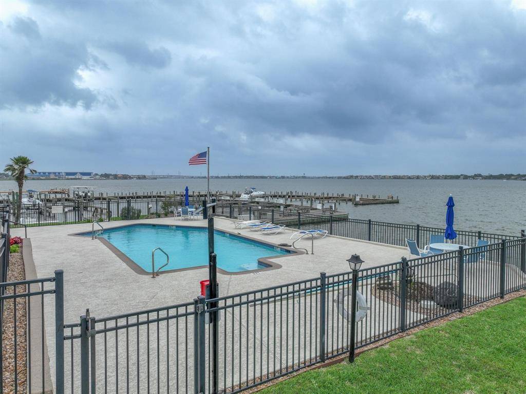 El Lago, TX 77586,114 Yacht Club LN #114