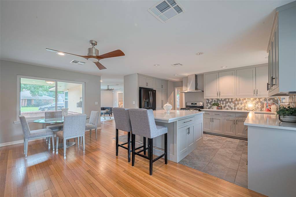 Houston, TX 77092,5123 Saxon DR