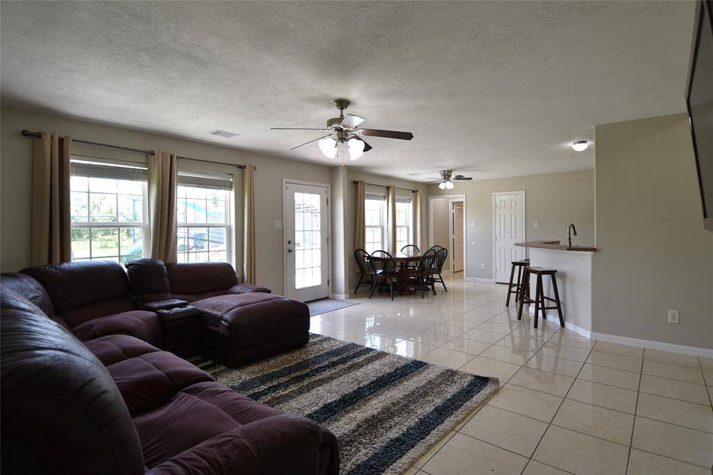 Angleton, TX 77515,130 Pin Oak DR