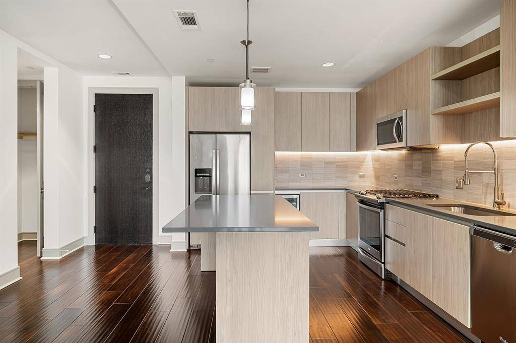 Houston, TX 77004,5280 Caroline Street #2013