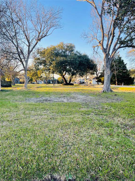 Port Neches, TX 77651,103 E Cypress ST