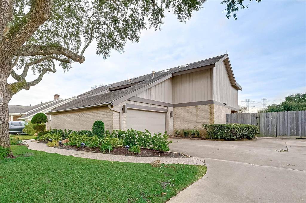 Sugar Land, TX 77478,2826 Fairway DR