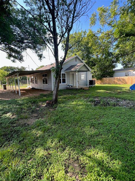 Somerville, TX 77879,300 Round House ST