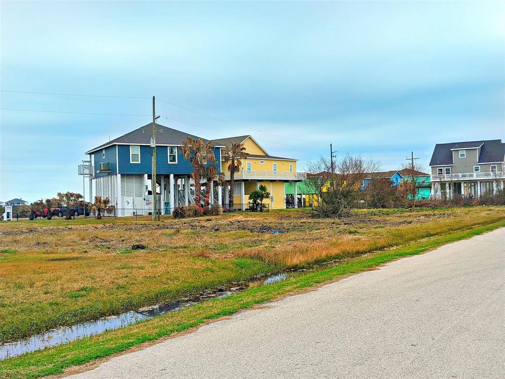 Crystal Beach, TX 77650,916 Melody LN