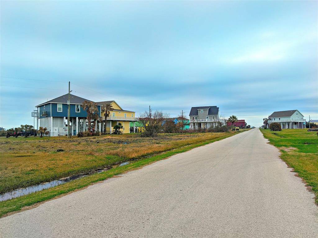 Crystal Beach, TX 77650,916 Melody LN