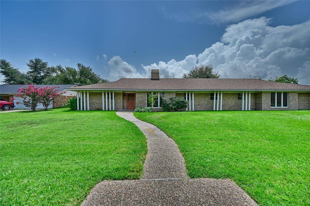 Bellville, TX 77418,687 Bending Oaks DR