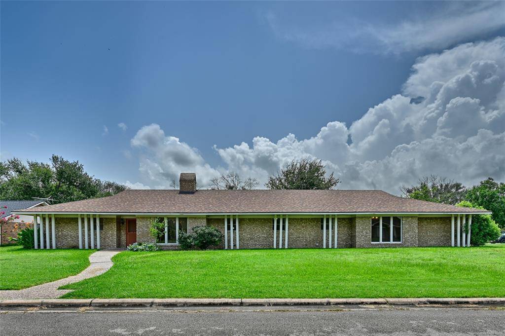 Bellville, TX 77418,687 Bending Oaks DR