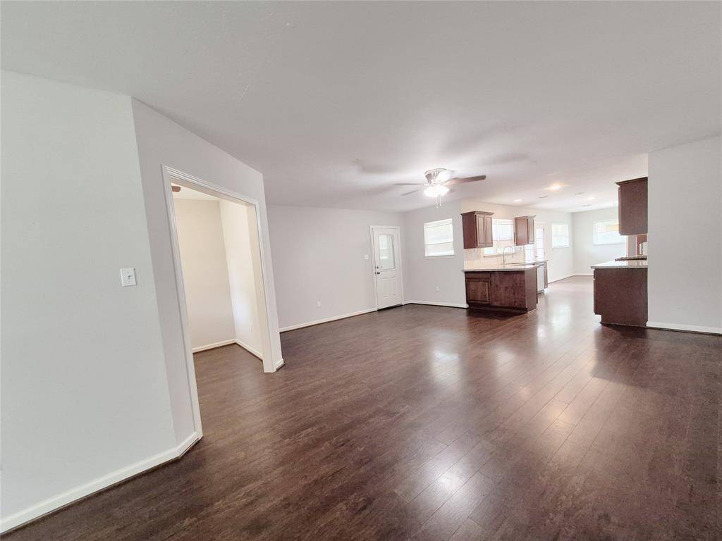 Houston, TX 77043,10506 Chatterton DR