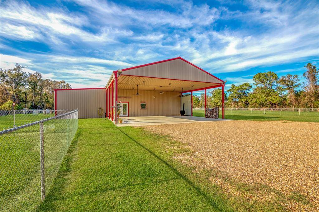 Hardin, TX 77575,1275 County Road 2092