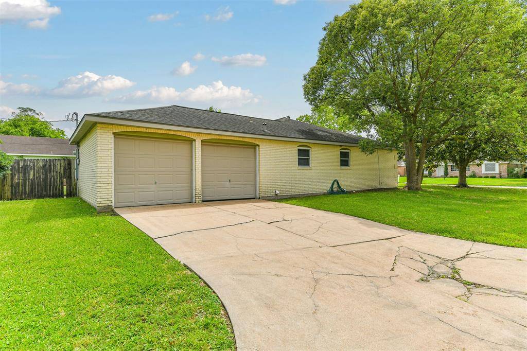 Dickinson, TX 77539,5018 Ash CT