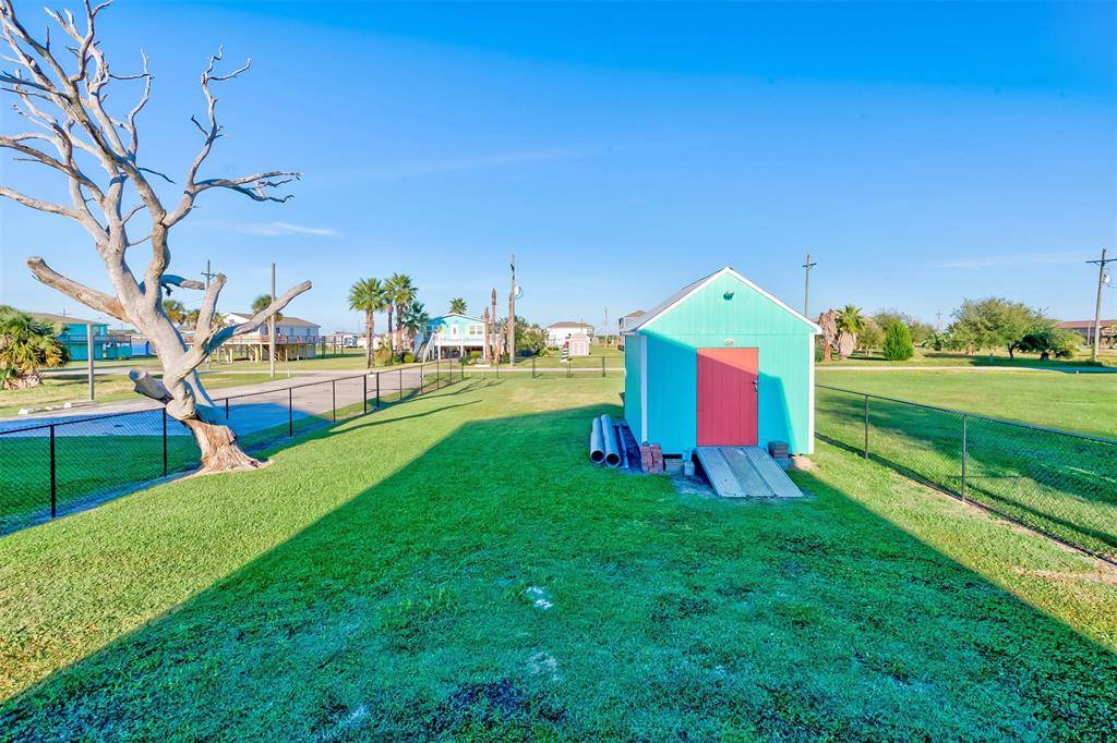 Crystal Beach, TX 77650,961 Wommack DR