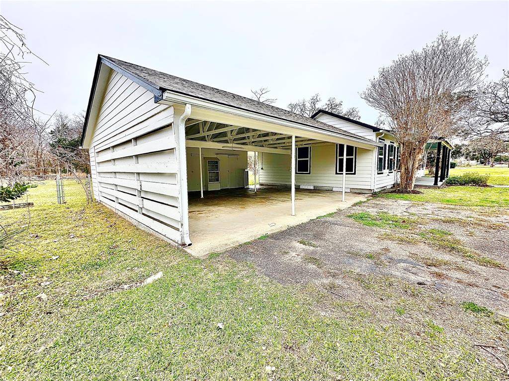 Edna, TX 77957,731 S Gilbert ST