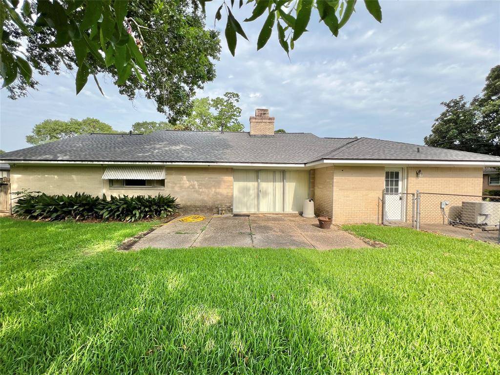 Angleton, TX 77515,8 Palm PL