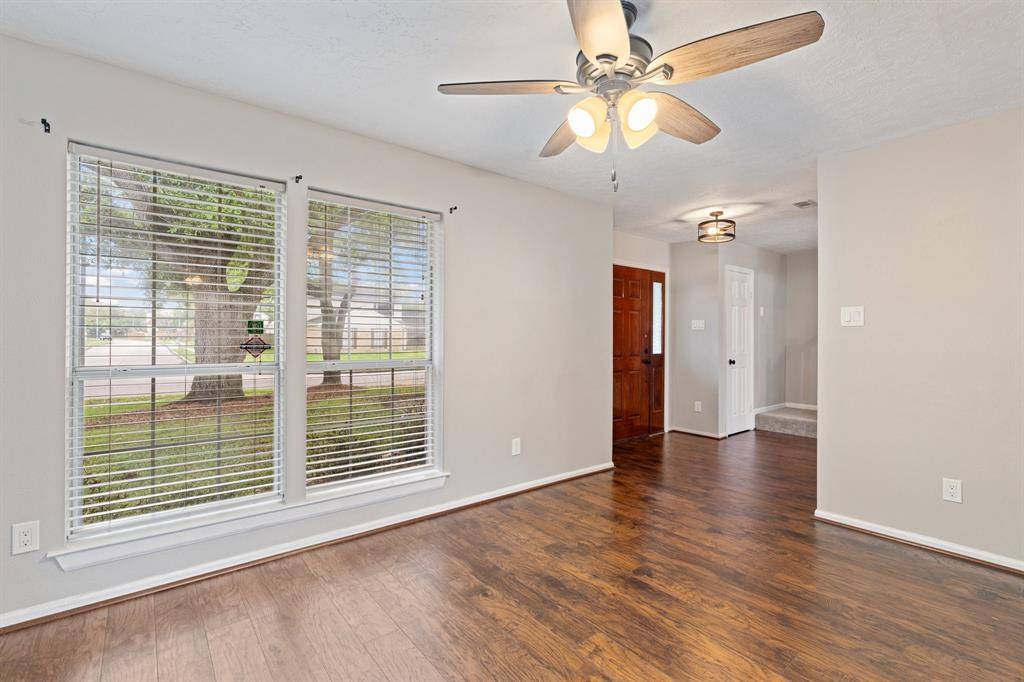 Pasadena, TX 77505,7015 Redwood Falls DR