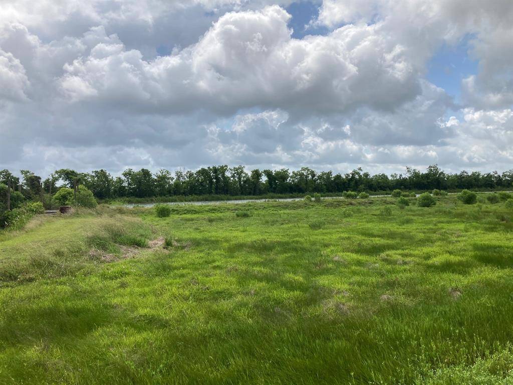 Angleton, TX 77515,26 Shoreline Drive