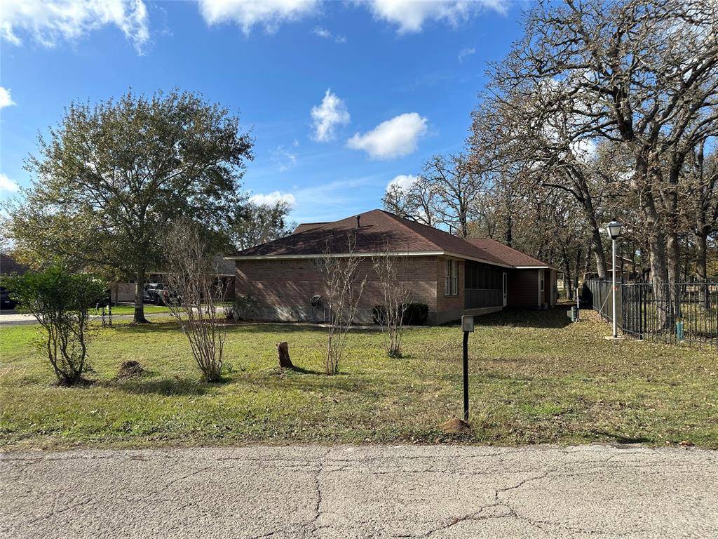 La Grange, TX 78945,114 Park PL