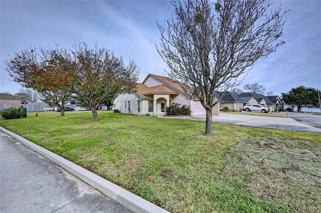 Willis, TX 77318,11423 Outrigger DR