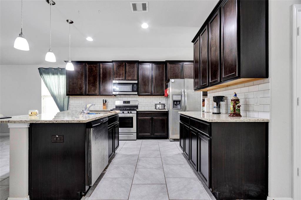 La Marque, TX 77568,12610 Pirate Bend DR