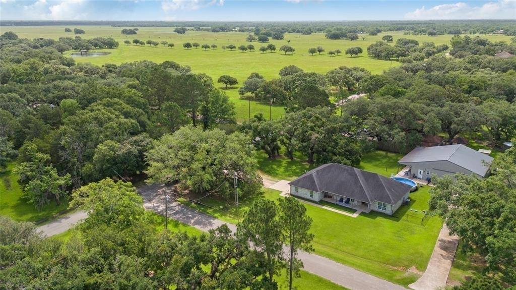 West Columbia, TX 77486,3015 W Lake Rd