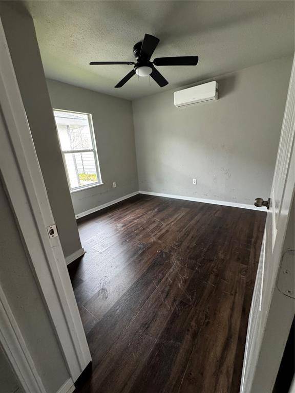 Crosby, TX 77532,227 Elm AVE