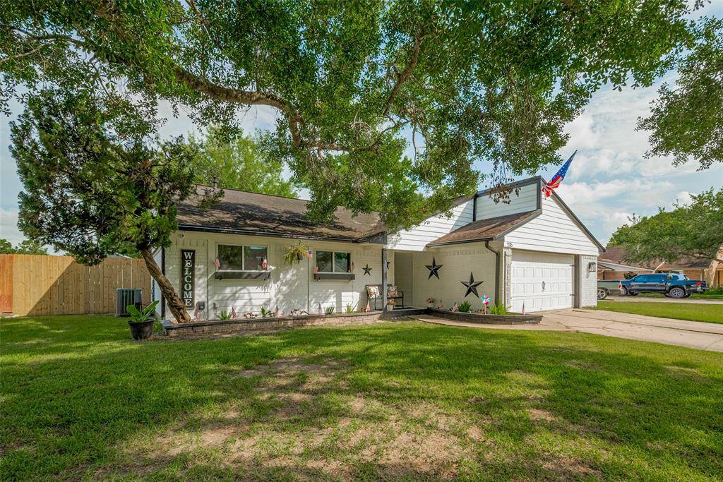 Friendswood, TX 77546,235 E Castle Harbour DR