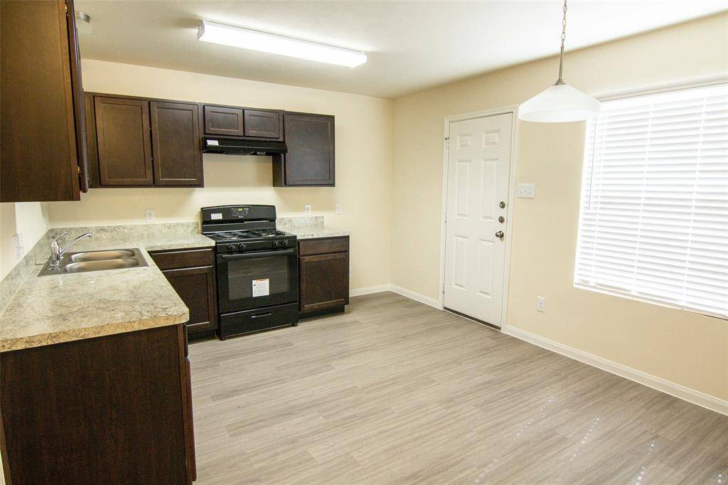 La Marque, TX 77568,952 Park Ridge CT