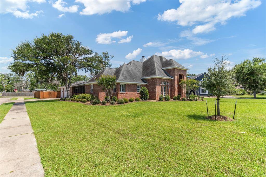 Lake Jackson, TX 77566,51 Oak Hollow CIR
