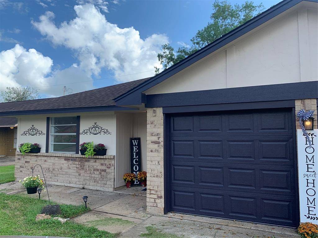 Angleton, TX 77515,300 Laurie LN