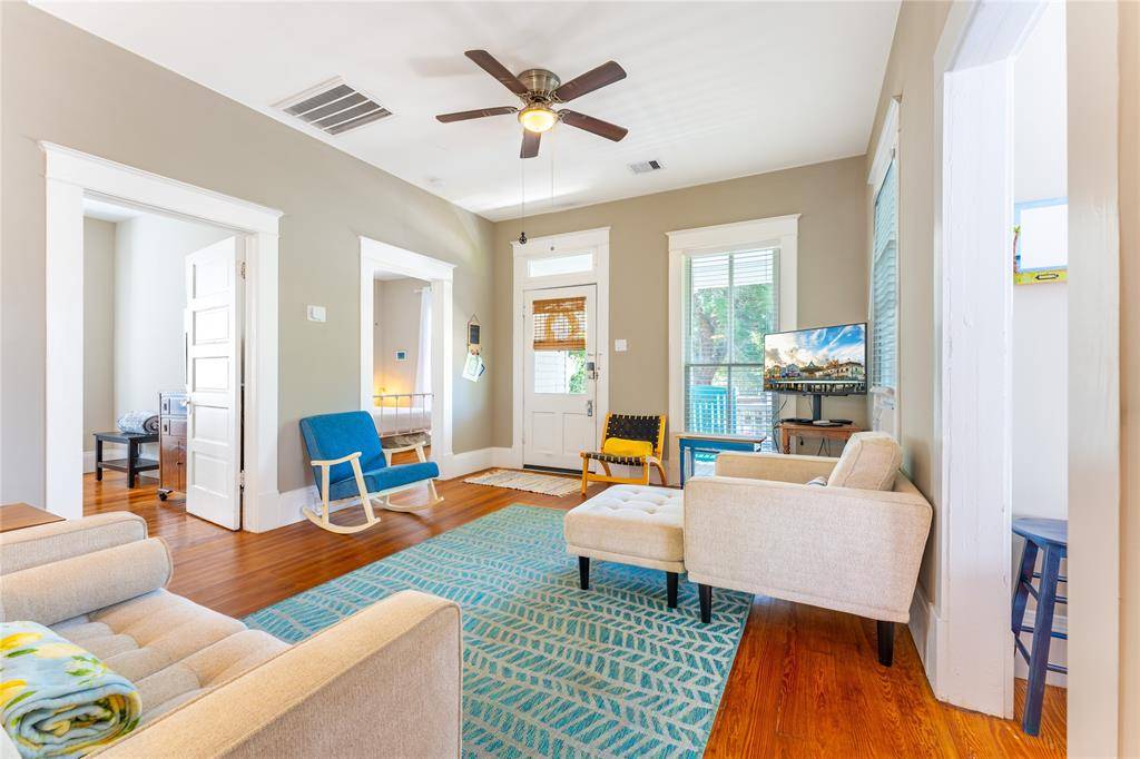 Galveston, TX 77550,912 Sealy ST