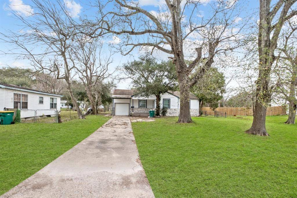 La Marque, TX 77568,2217 Meadow LN