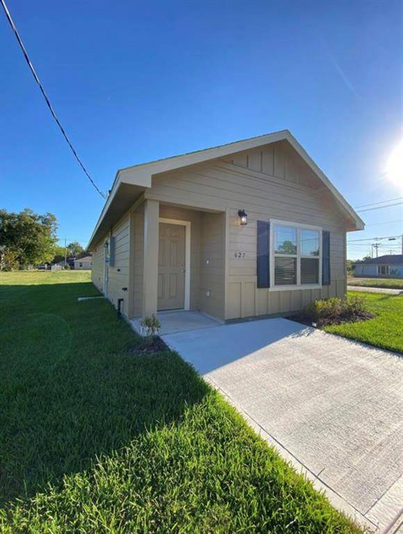 Angleton, TX 77515,627 W Live Oak