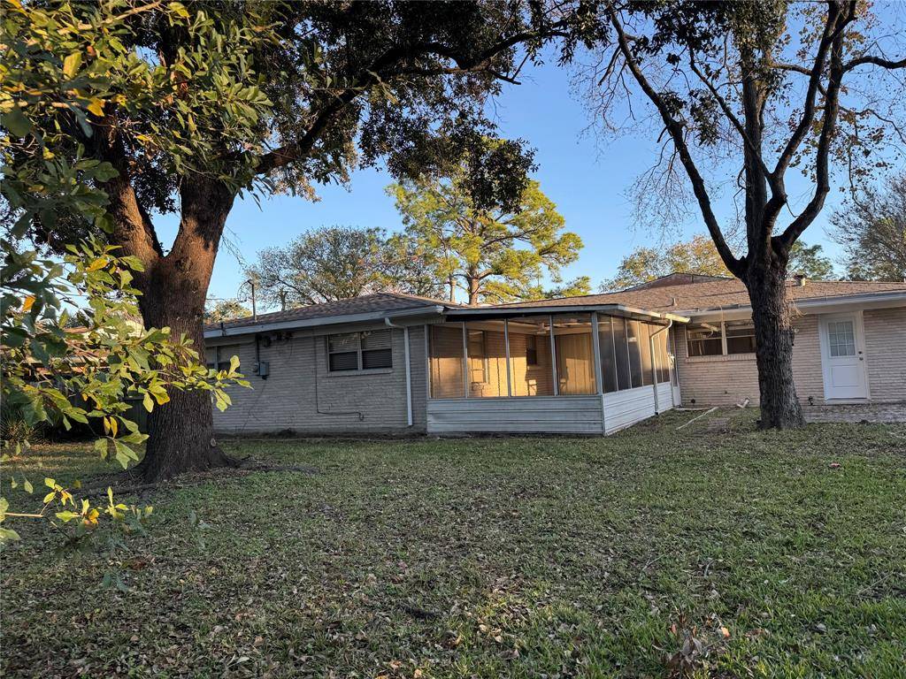Houston, TX 77063,7622 Richmond AVE