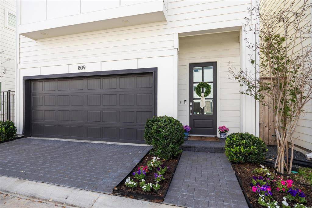 Houston, TX 77008,809 Burton Landing LN