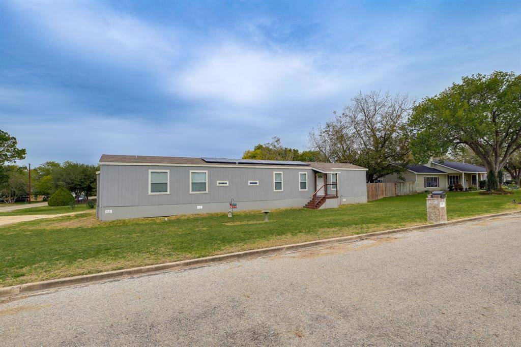 Hallettsville, TX 77964,411 Kessler ST