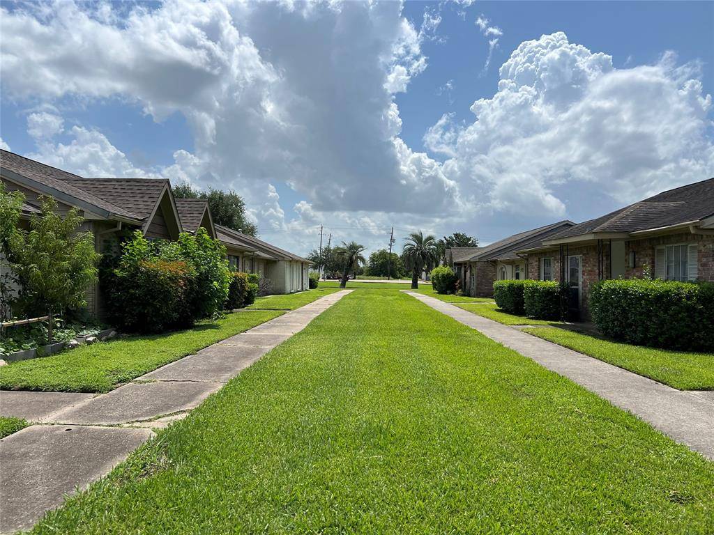 Houston, TX 77072,8330 Leamont DR