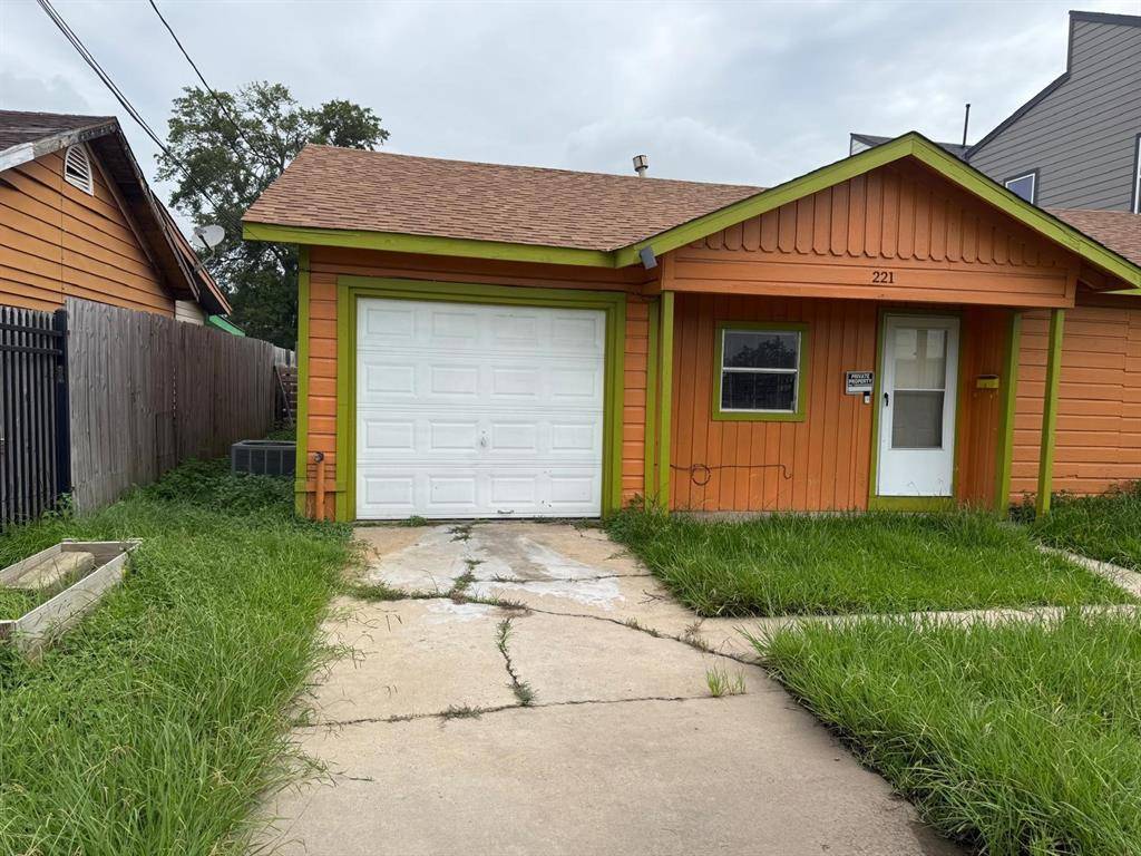 Houston, TX 77022,221 Noras LN