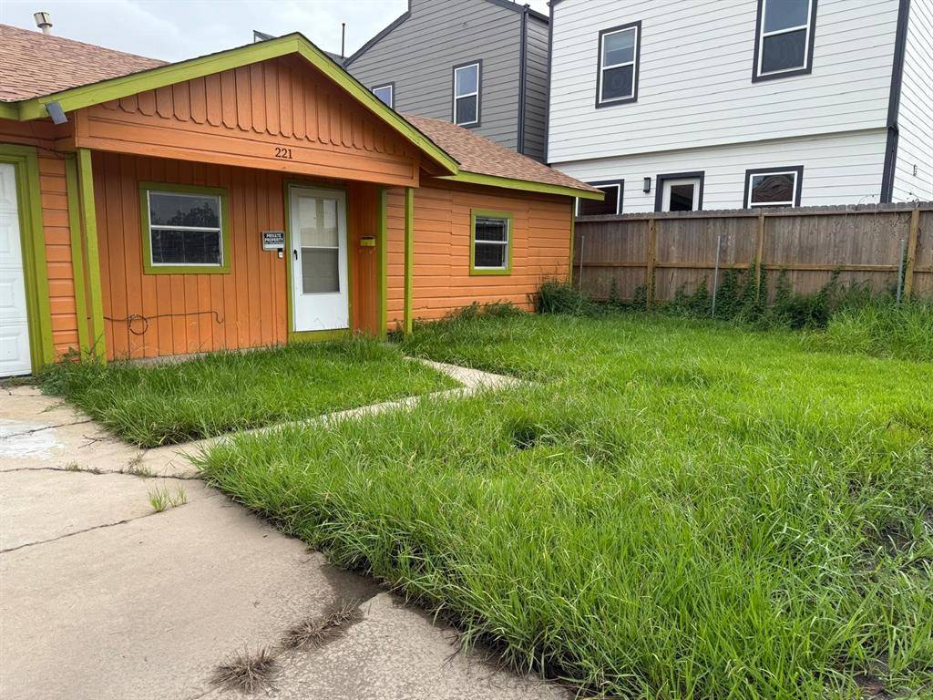 Houston, TX 77022,221 Noras LN