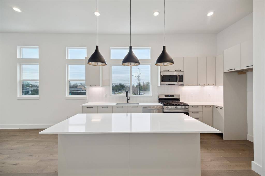Houston, TX 77091,303E Marcella ST