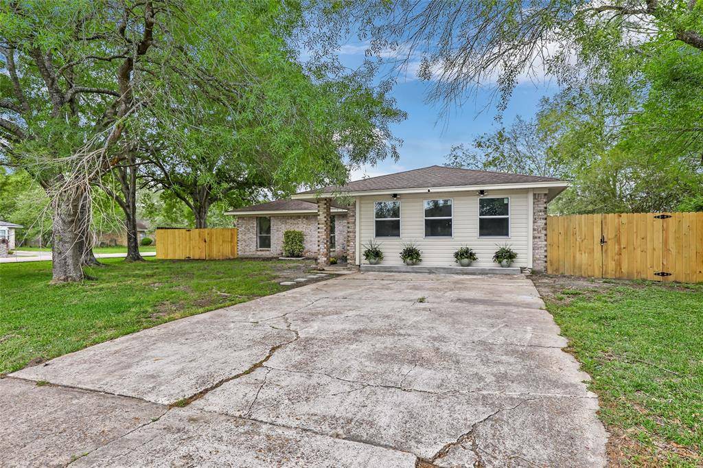 Highlands, TX 77562,2403 Heather ST